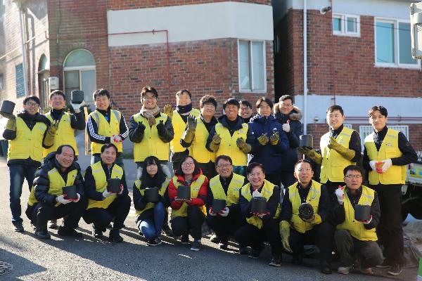171204_(경영관리처)_인천도시공사,_연탄_배달합니다(1).jpg 이미지