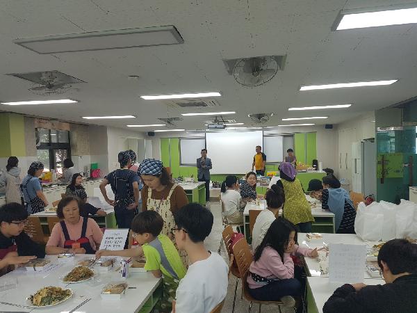 180521_(보도자료)_반찬_나누며_정도_함께_나눠요(공동체활성화사업)(1).jpg 이미지