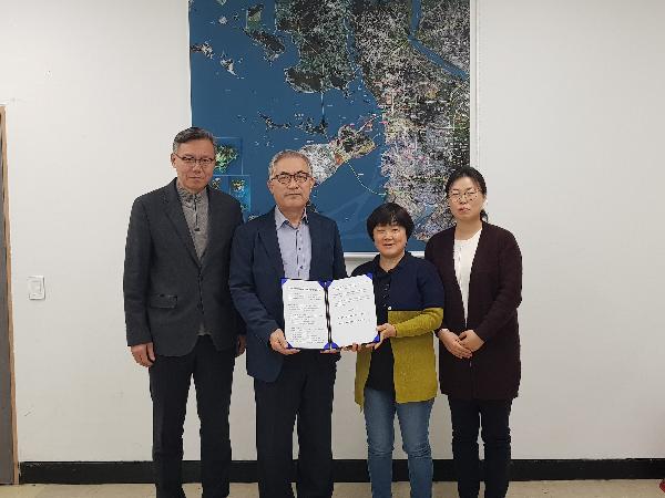 181108_(도시재생지원센터)사단법인_자치와공동체와_인천_도시재생_역량강화_프로그램_운영_협약체결.jpg 이미지