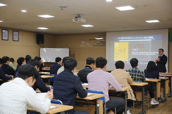 190415_(재무관리처)_인천도시공사,_녹색제품_구매_앞장_전문가_초빙_교육_실시.jpg 이미지